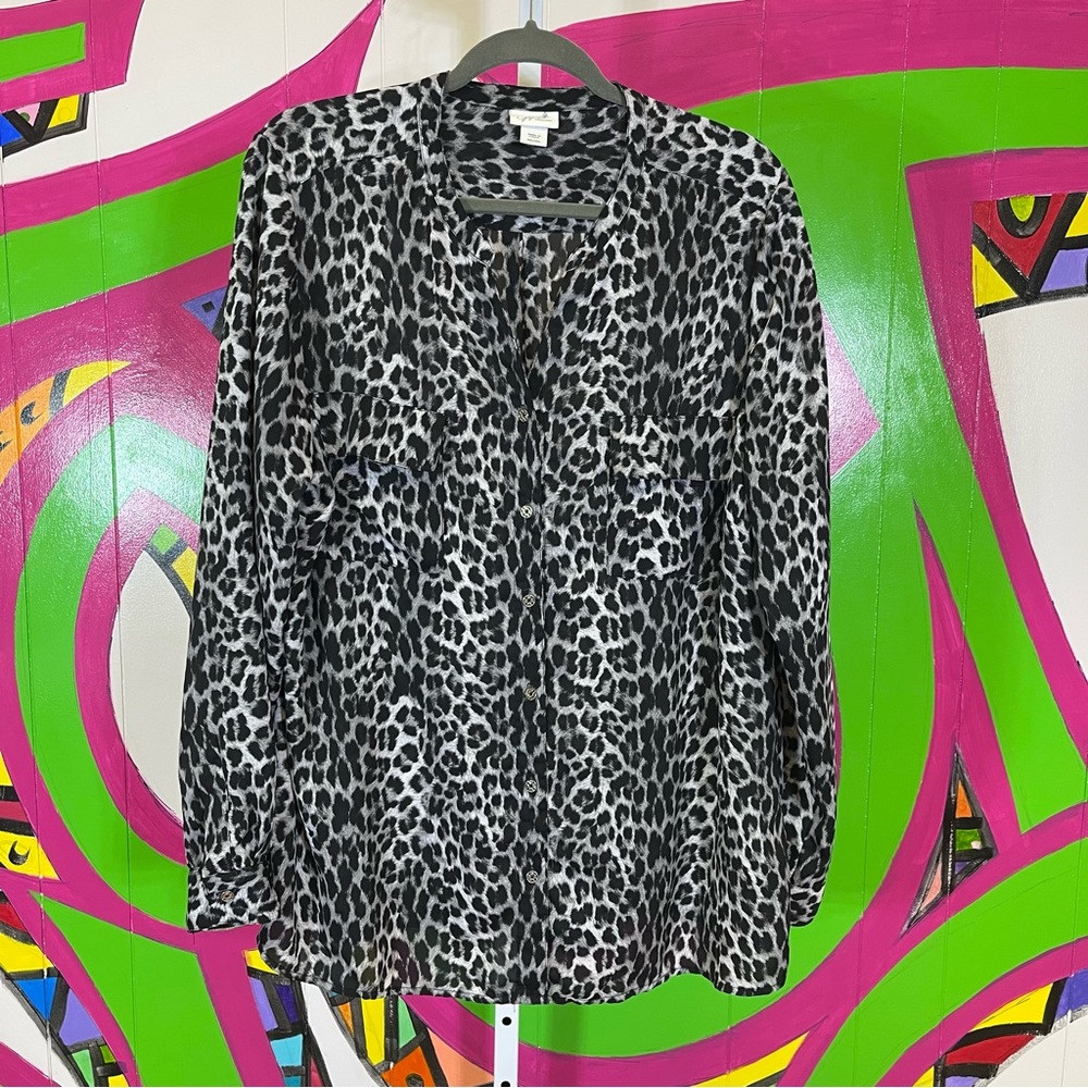Jaclyn Smith Black and White Leopard Button Down Shirt